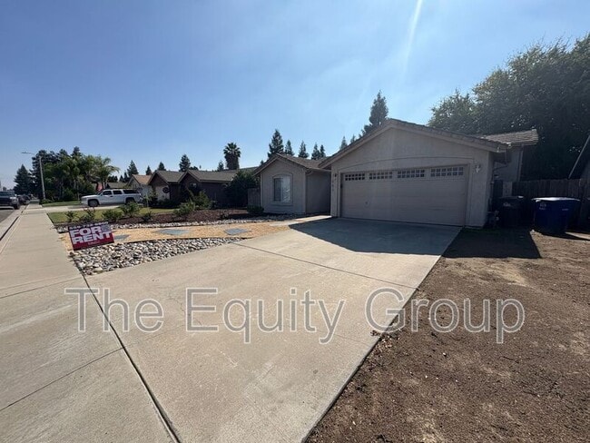 Photo - 451 W Marilyn St