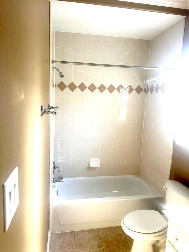 Building Photo - 11627 Royal Oaks Trce Unit 11627