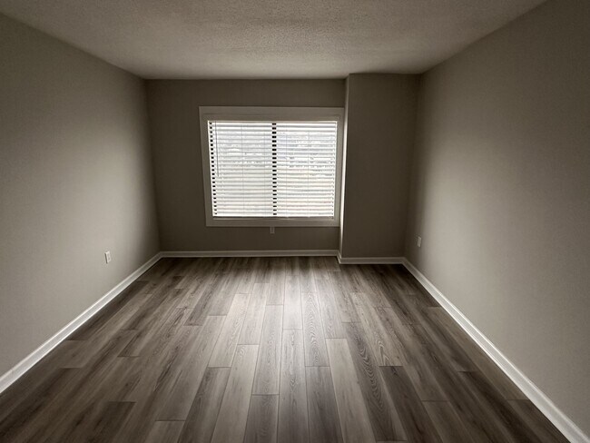 Photo - 1600 Park Cir