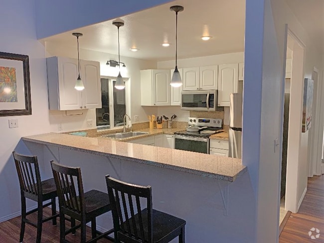 Building Photo - Beautiful Oceanfront 3 Bedroom Unit on Kal... Rental