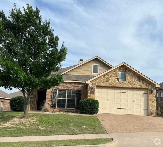 Building Photo - Single Family Home:  4 bedroom, 2 bath