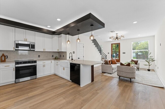 Photo - 8605 Amadwe St