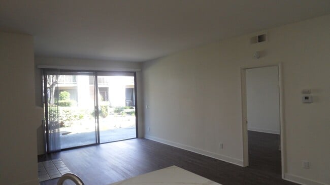Photo - Remodeled, ground level, 1 bedroom, 1 bath condo in Lakeside Garden Grove Community Unit E