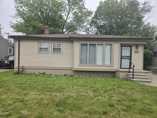 Photo - 19514 Woodbine St House