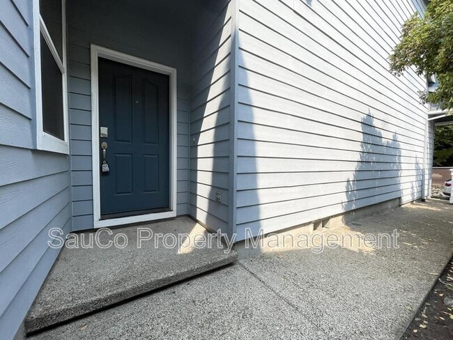 Photo - 321 NE 66th Ave