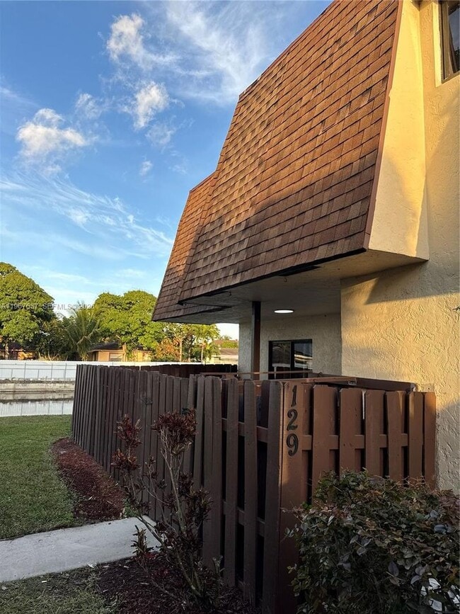 Building Photo - 129 San Remo Blvd