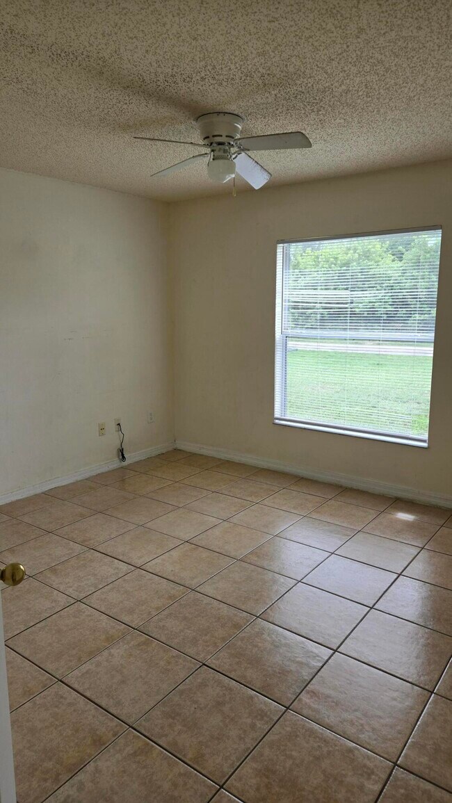 Photo - 737 SW Jordin Ave
