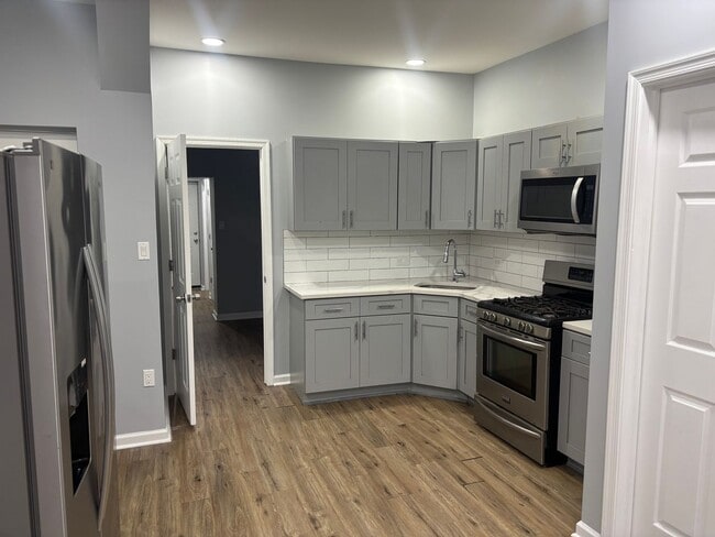 Photo - 954 N 50th St