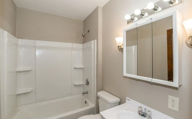 Photo - 1050 17th St NE