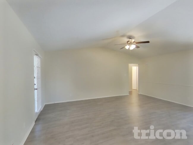 Photo - 820 Oak Grove Ln