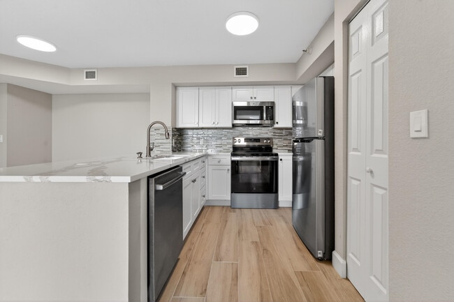 Photo - 167 Yacht Club Way Unidad 104