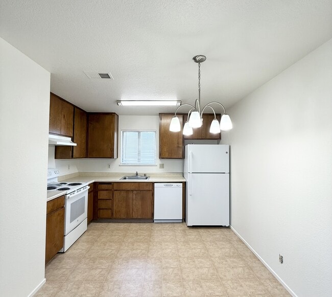 Photo - 200 Northwoods Ave