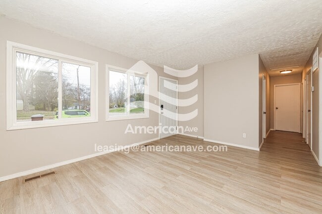 Photo - 1385 Guenther Rd