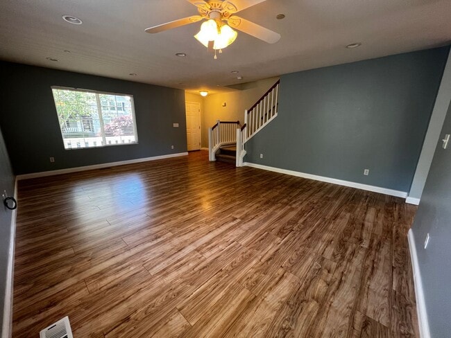 Photo - Dupont 4 bedroom plus loft home