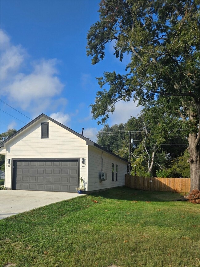 Photo - 2118 2nd Ave N