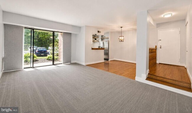 Photo - 15603 Dorset Rd Unit 104