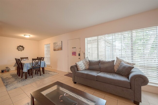 Photo - 2201 Fountain View Dr Unit 54