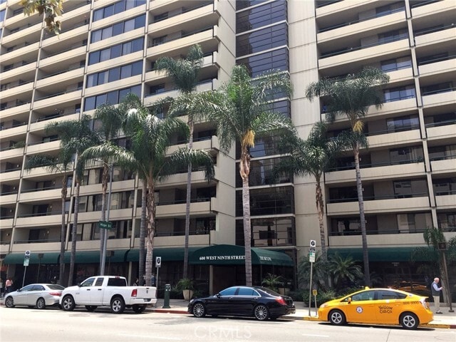 Building Photo - 600 W 9th St Unit 1114