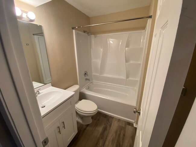 Photo - 400 Algerita Dr