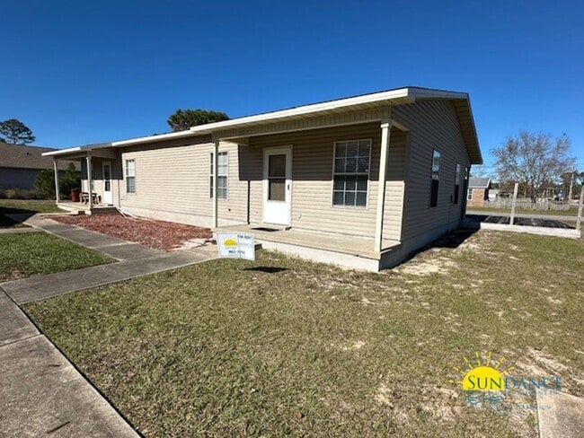 Building Photo - Great 2 Bedroom 1 bath Duplex in Navarre!