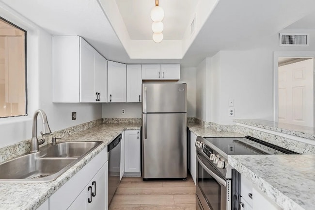 Photo - 1025 E Highland Ave