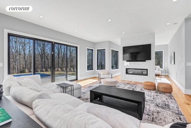 Photo - 24 Hedges Ln