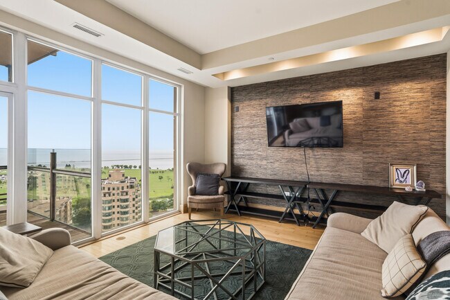 Photo - 1313 N Franklin Pl