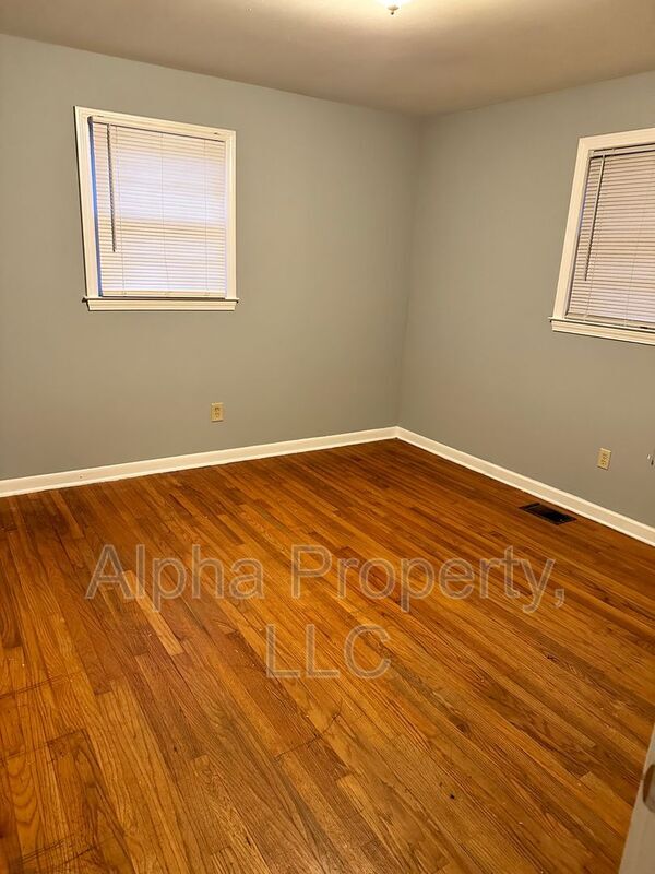 Photo - 605 Kenmore Dr