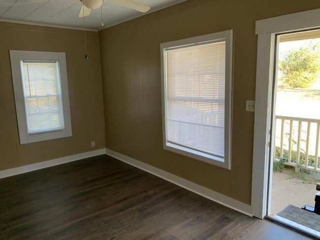 Photo - 300 Perry St