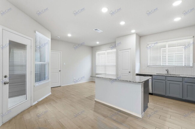 Photo - 7041 Helena Hl