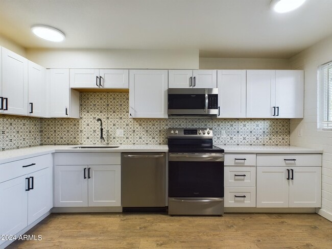 Photo - 3027 N 37th St Unidad 3