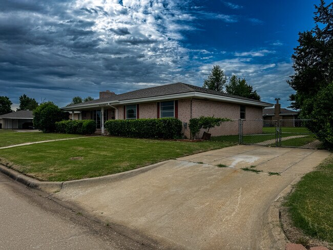 Photo - 2700 SW 85th St