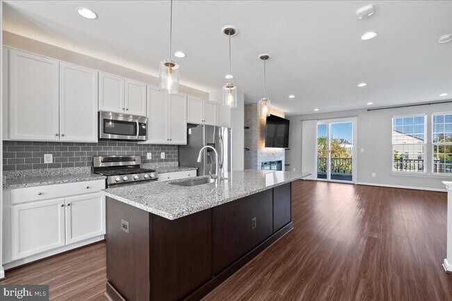 Photo - 8182 Broad Pl