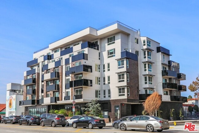 Building Photo - 951 Ogden Dr Unit 401