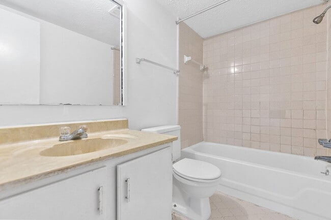 Photo - Redwood Manor