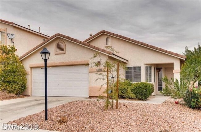 Building Photo - Renovated One Story NW Homes. Laminate Wood and Tile Flooring Throughout