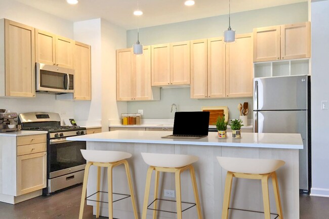 Kitchen - 5507-5509 S. Hyde Park Boulevard Apartments