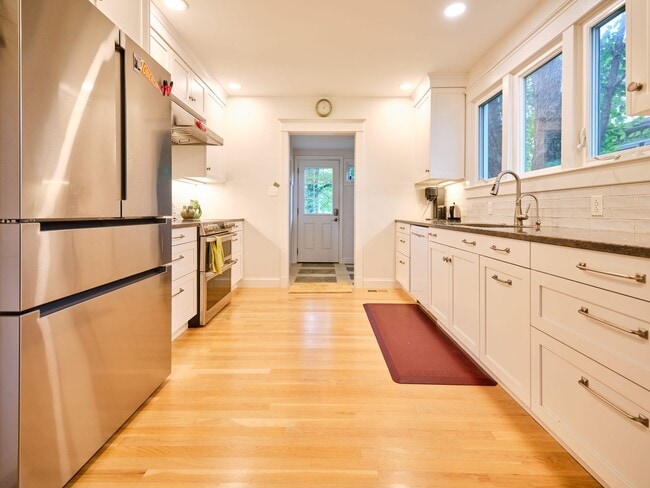 Photo - 119 Washington Grove Ln