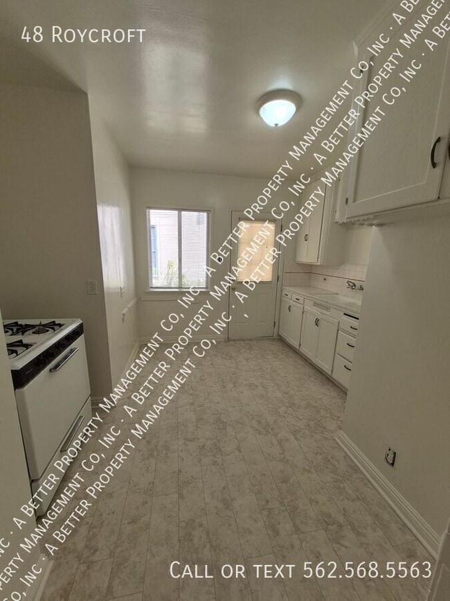 Photo - 48 Roycroft-