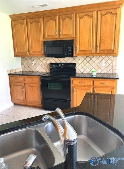 Photo - 211 Forrest Oak Ln