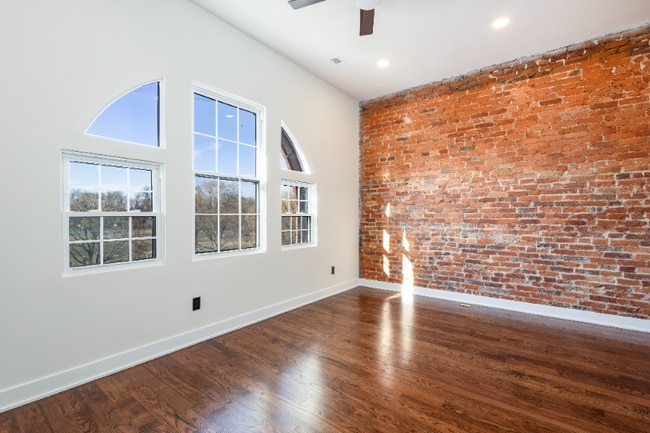 Photo - 1613 N 33rd St Unidad B201 - 1613 N 33rd