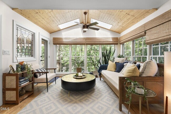 Photo - 1011 New Chester Ct