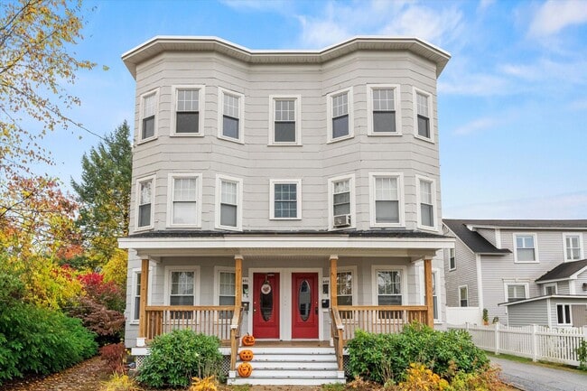 Building Photo - 651 Lake Ave, #3, Manchester NH 03103 Unit 651 #3 - 3rd Floor