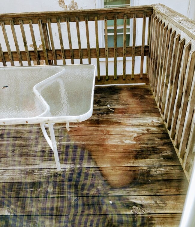 Building Photo - 653 Chain St Unit 3