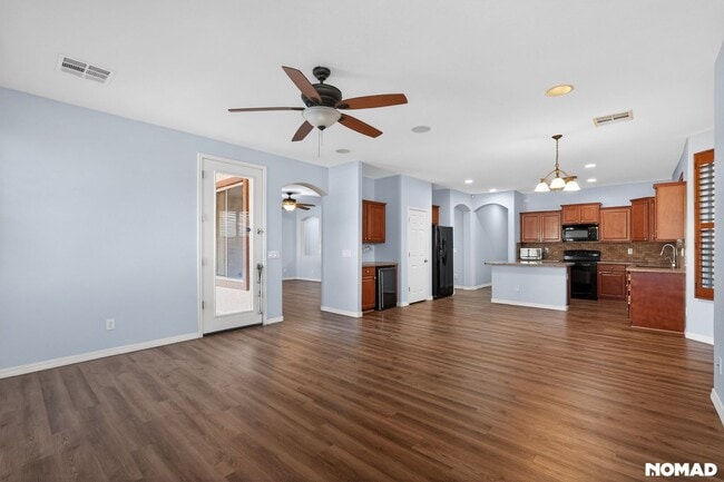 Photo - 2140 W Desert Ln