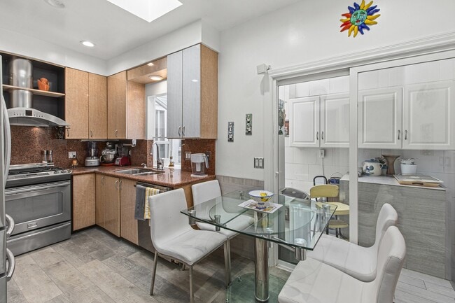 Photo - 548 25th Ave