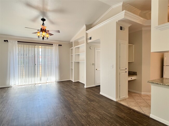 Building Photo - 2100 Welch St Unit C312