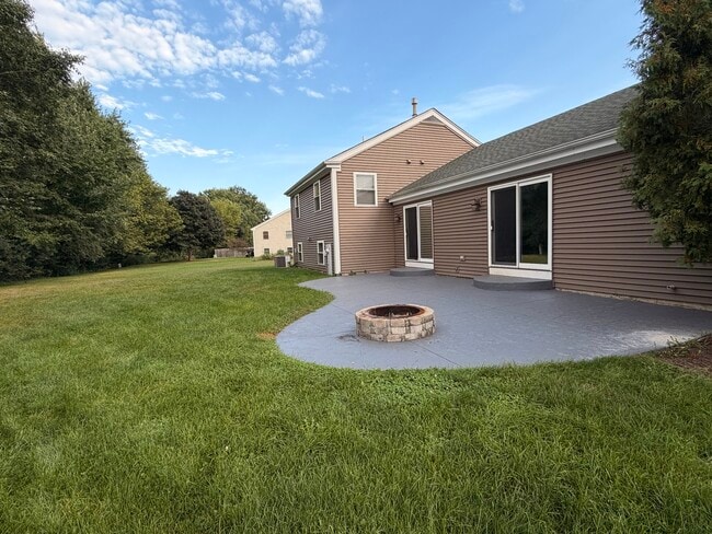 700 Woodbine Ln