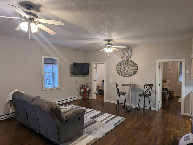 Photo - 105 S Main St