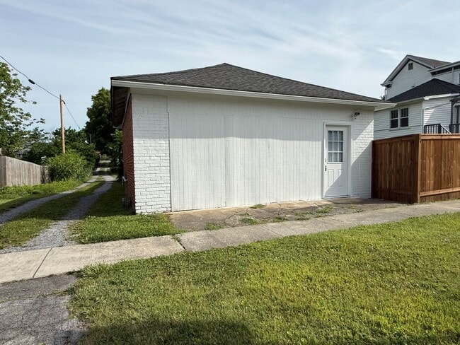 Photo - Immaculate Studio Apt. w/All utilities- Less than 5- minute drive to Downtown Bristol!